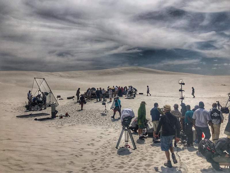 真人版《怪物猎人》全新剧照 玩家一眼认出托尼·贾扮演调查班班长