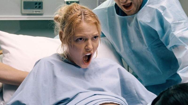 产妇边生孩子边聊天 聊天内容爆红网络引热议