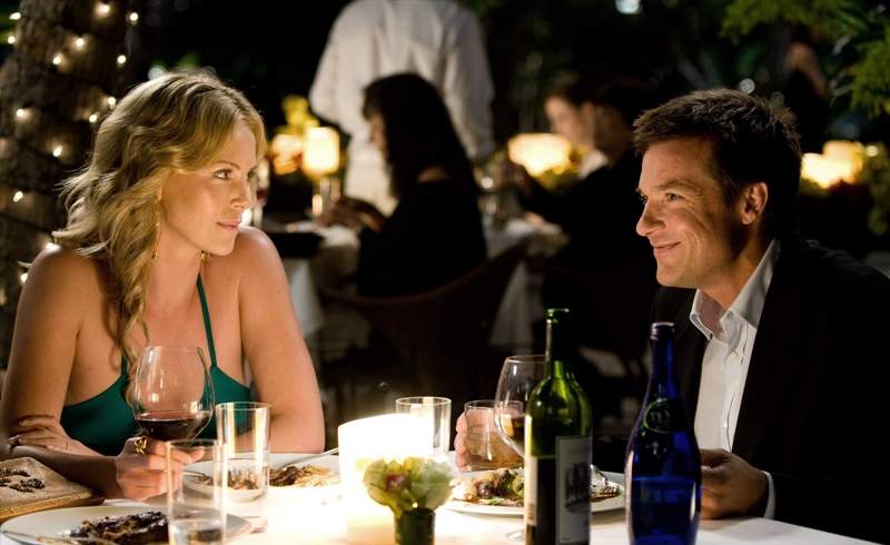 情侣初次约会“付不起”餐费 服务员神救援化解尴尬