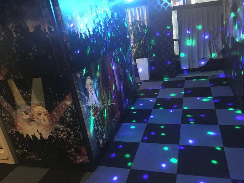 男性专属胶囊旅馆 等身二次元美女抱枕陪你入睡