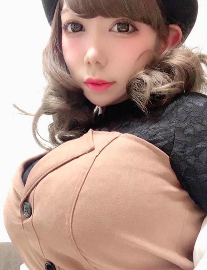 20岁的女生兼职“出租女友”服务：不会和客人发生性关系