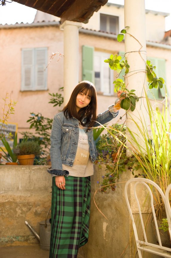 桥本环奈仿效AKB商法 新写真集被粉丝批评抢钱