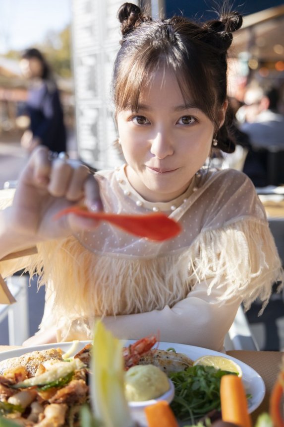 桥本环奈仿效AKB商法 新写真集被粉丝批评抢钱