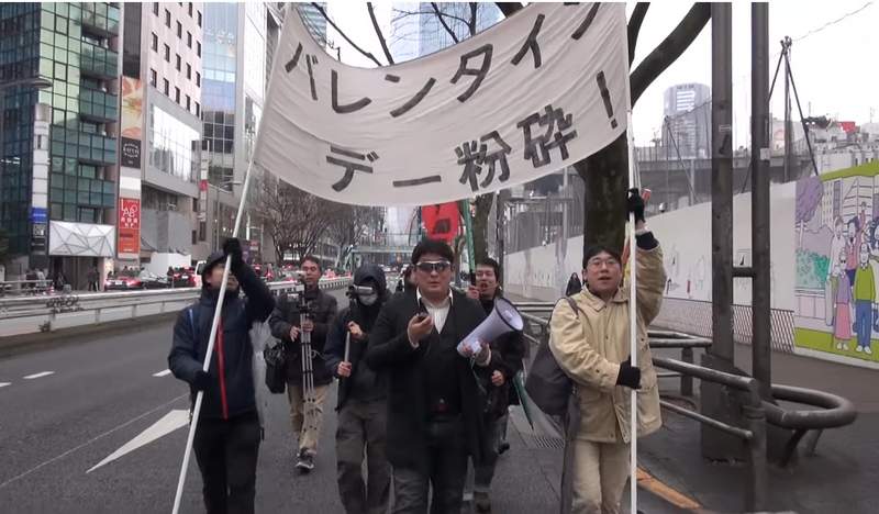 日本 "情侣去死去死团" 游街主张粉碎情人节