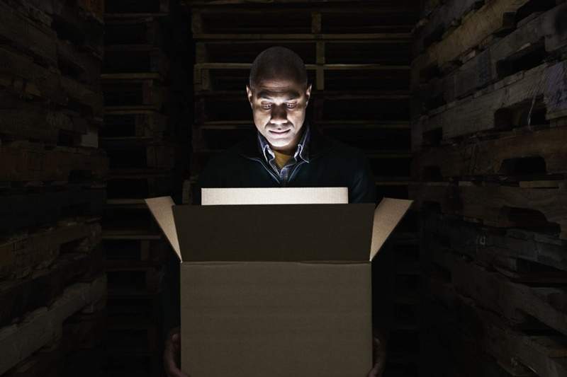 意外发现女朋友神秘的盒子 “恐怖”女友收藏物令人发毛