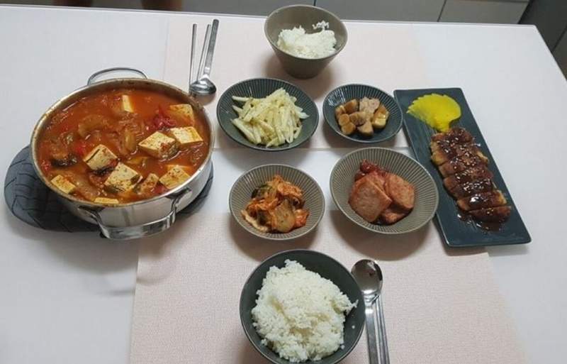 人妻为老公打造个人游戏间 美食伺候游戏迷丈夫掀起“羡慕”潮