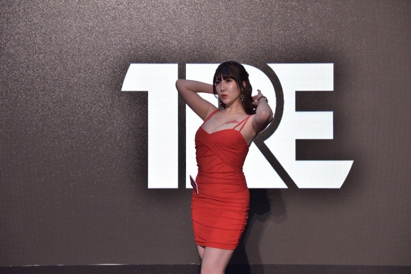 巨乳女优若月美衣奈 野々宫みさと奶压服务令人秒变野兽