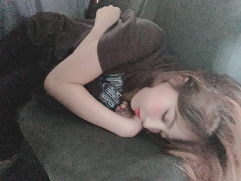 三上悠亚睡颜照片 拍摄日历累到睡着睡姿可爱