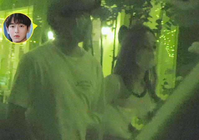 彭昱畅与女友约会被拍 两人有说有笑感情很甜蜜