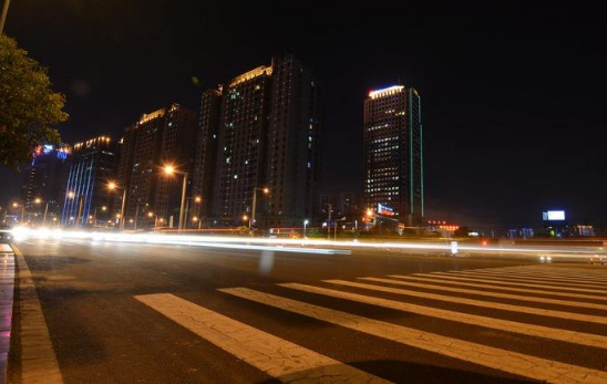 骑车穿过那条街!的图片 骑车穿过那条街!