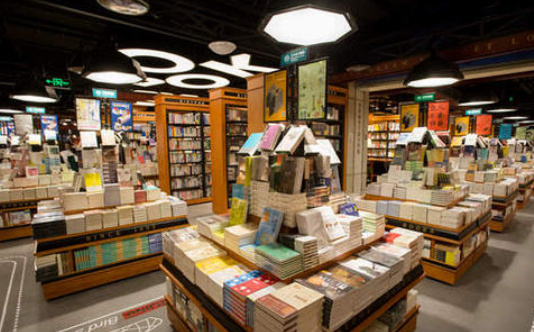 春暖花开时,我想去书店泡上一整天的图片 春暖花开时,我想去书店泡上一整天