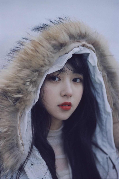 在车上我把村花给要了* 把腿打开一点