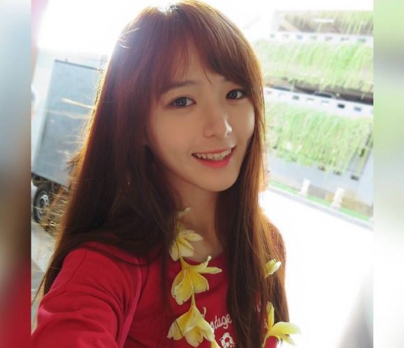 妈妈陪读用身体鼓动勉励我 不断的被轮番灌满_小男朋友