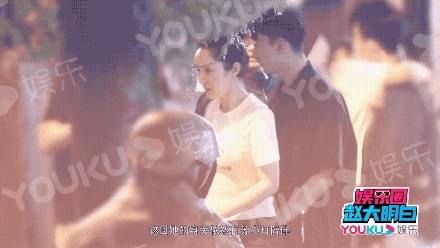 董璇苏小玎疑似恋情曝光 两人同框动作好亲昵