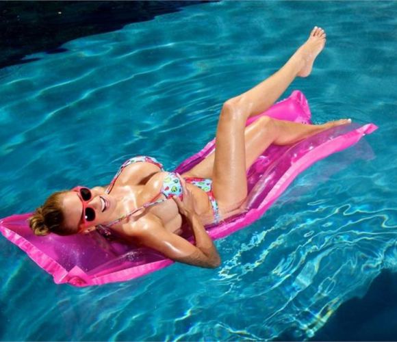 小妖精你好棒好骚—被两个老外抱着干