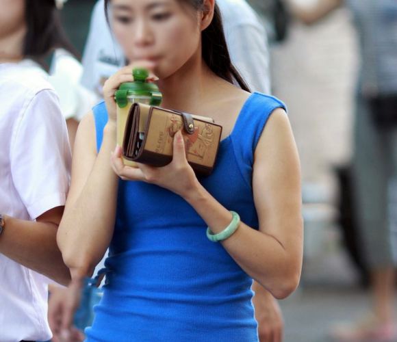 老公打工回来的晚上疯狂—女朋友很单纯想上她