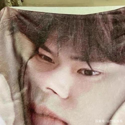 奇奇怪怪的热搜男孩易烊千玺