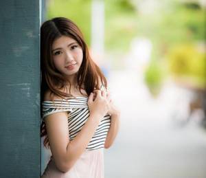 宝贝放松点别夹太紧 他一下一下的顶了进去