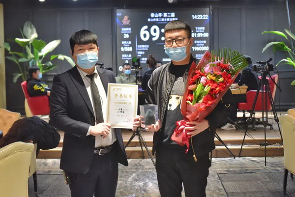 泰山杯 | 天龙扑克马小妹儿专访主赛冠军吕阳军！