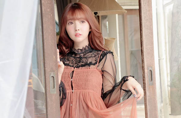 女友的巨乳姐姐「三上悠亚」就爱施虐我，「用F奶调教整晚」快爽翻了…