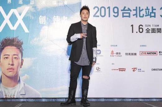 潘玮柏被台媒曝赴美国登记结婚 空姐女友已怀孕