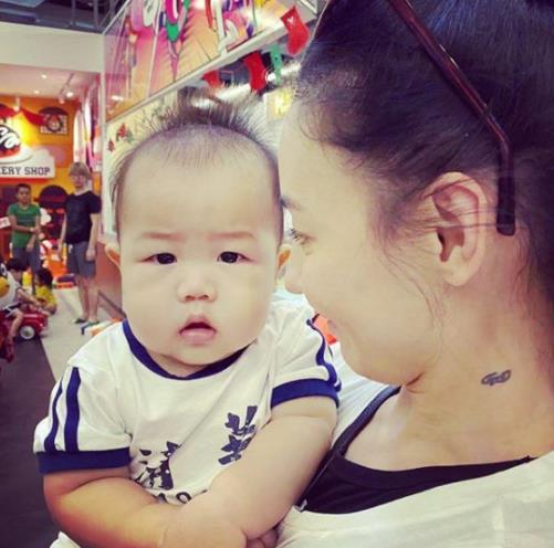 三胎儿子Marcus长这样？张柏芝晒怀中婴儿正面照