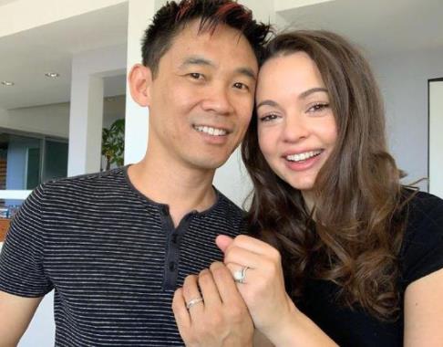 导演温子仁晒照宣布结婚 于家中安静完成婚礼