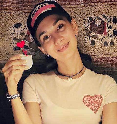 韩庚求婚成功？卢靖姗晒照钻戒抢镜 被发现后P掉