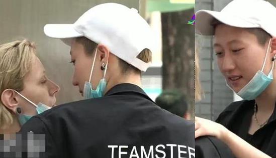 感情依旧好!吴卓林陪女友Andi医院看病 多次亲吻