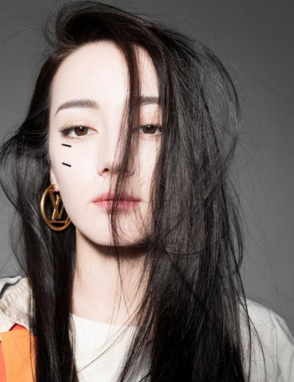 迪丽热巴起床头造型上热搜，网友：原来仙女起床都是这样