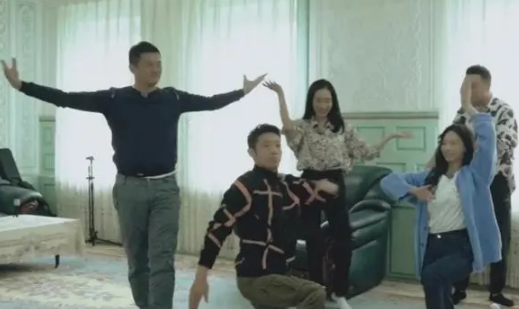 李亚鹏罕见现身综艺节目你好生活 和沈梦辰王智等人共同出游