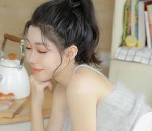 小和尚玩老尼姑 靠近女局长权力征途