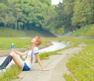 恶魔的玩物黑尉 跪在办公桌下含着领导