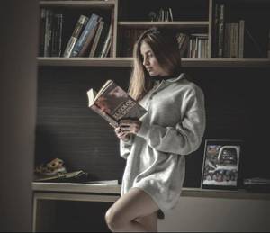 他低低喘了动作了起来 睡了几个40多岁大姐