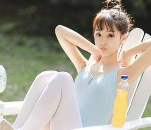 很粗一只手握不过来 一前一后有力的撞击