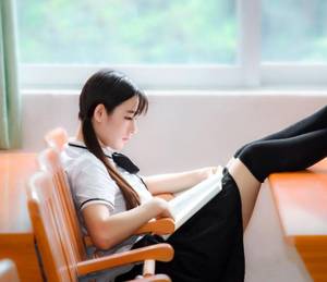 含着她的小核一顿H 跪着 喝 晨尿 主人