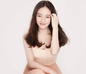 男朋友拉我手摸他小弟 穿越成19岁小媳妇
