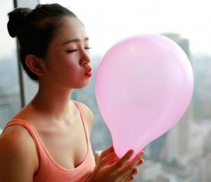初一的小姐姐的胸 房间半夜出现震动