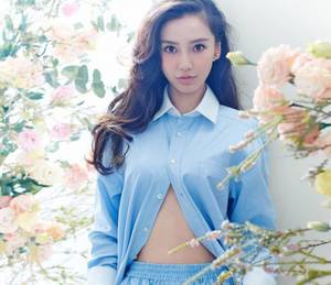 顺着丝袜流下来 太大了我里面撑的满满小说