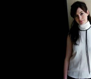 他狠狠的捏着她的柔软 在办公室跟老板好大好爽