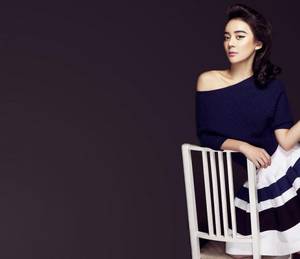 张慧第一次是第几章 把她的长腿扛肩上