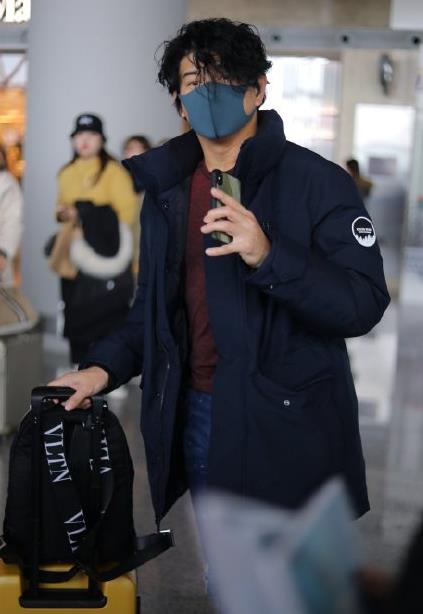 太甜了！刘诗诗工作太忙 吴奇隆千里探班共迎新年
