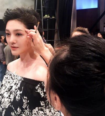 大S本想晒自己的美照 结果意外曝光了手机相册