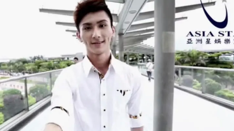 现年28岁的丘竣霆转战网络平台成为了一名博主