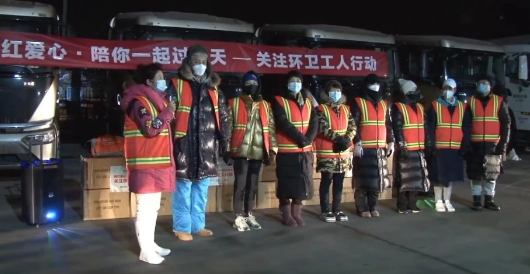 在慈善人士韩红的带领下一众明星开始了一年一度的关注环卫工人爱心活动