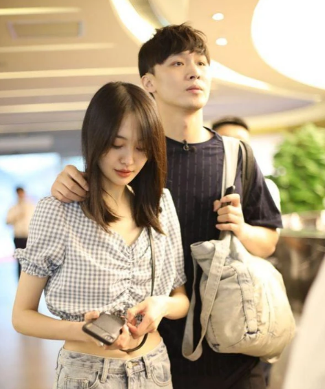 张恒父亲发声斥对方说谎 并爆料郑爽方多次提出弃养等等