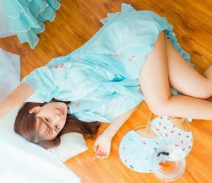 玩游戏输一次脱一件 自愿作乳胶玩具的小说