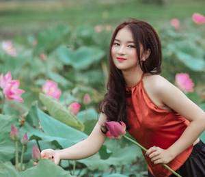 干部玩地主家的女儿 倒吃小樱桃