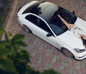 他按着我的小腰一挺 肚脐眼起个硬包