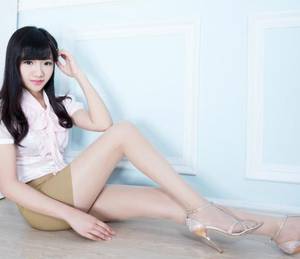 尚清华漠北君道具play 手慢慢滑到后面